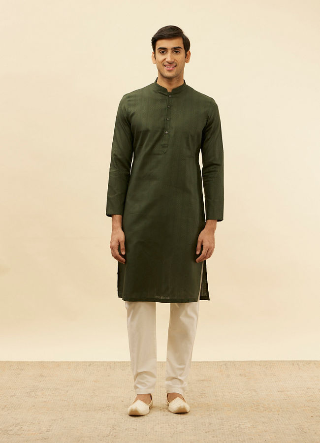 alt message - Manyavar Men Dark Green Self Patterned Kurta Set image number 2